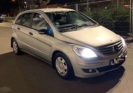 Mercedes-Benz B 150 Automatik 1,5 Benzin 02/26 TÜV