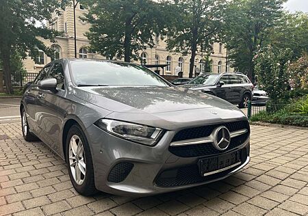 Mercedes-Benz A 180 gebraucht kaufen Mercedes-Benz A 180 d 7G-DCT Style