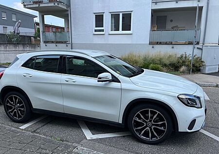 Mercedes-Benz GLA 200 7G-DCT Urban