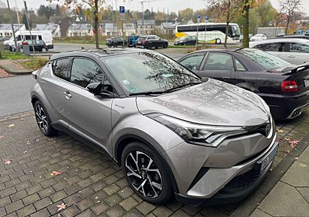 Toyota C-HR Hybrid Style Selection