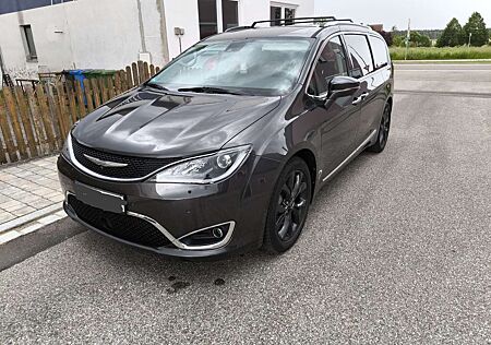 Chrysler Pacifica Touring L Plus