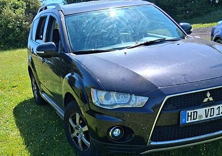 Mitsubishi Outlander Instyle 4WD 7 Sitzer / Automatik / Kamera
