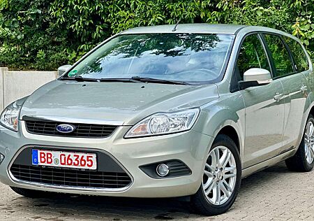 Ford Focus Ghia+AUTOMATIK+2 JAHRE TÜV+AHK
