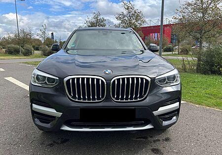 BMW X3 xDrive 20 dA xLine AHK/Navi/LED/2Hand