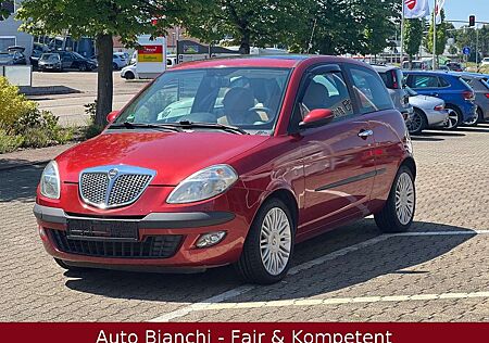 Lancia Ypsilon 1.4 16V Platino *Klimaautom.*BOSE*Leder