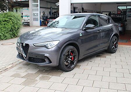 Alfa Romeo Stelvio Quadrifoglio Q4 AKRAPOVIC/SPARCO
