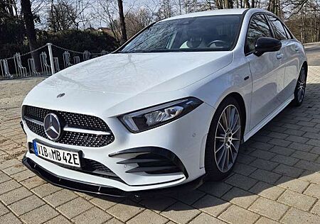 Mercedes-Benz A 250 e 8G-DCT AMG Line