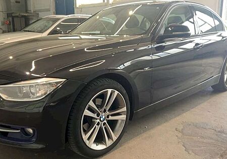 BMW 320 i / Benzin / 135 kW / 185 PS