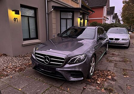 Mercedes-Benz E 220 9G-TRONIC AMG Line Night-Paket*LED mit Sta