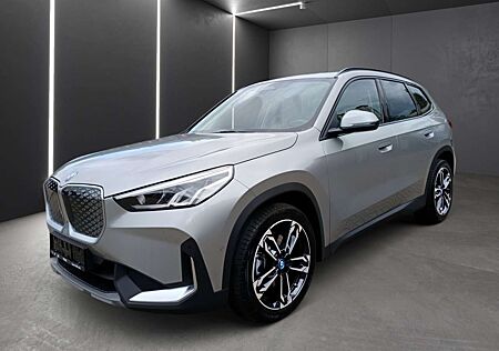 BMW iX1 xDrive30 19"+AC-LADEN PRO+DRIVING+PARKING-ASS+ACTI