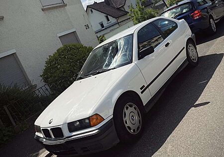 BMW 116 E36