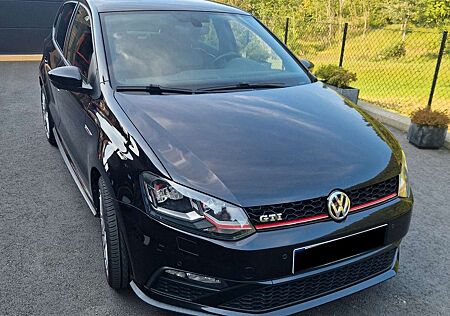 VW Polo GTI Volkswagen Polo 1.8 TSI (Blue Motion Technology) GTI