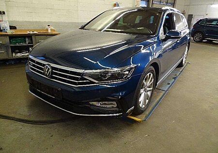 VW Passat Variant Volkswagen Elegance 4Motion*R-Line*PANORAMA*LEDER*AHK*HeadUp*