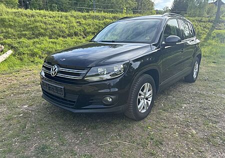VW Tiguan Volkswagen 2.0 TDI,AHK, Scheckheft,Trend & Fun BMT top Zustan
