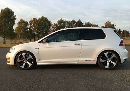 VW Golf GTI Volkswagen Performance BlueMotion Technology DSG