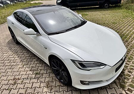 Tesla Model S 90D Allradantrieb