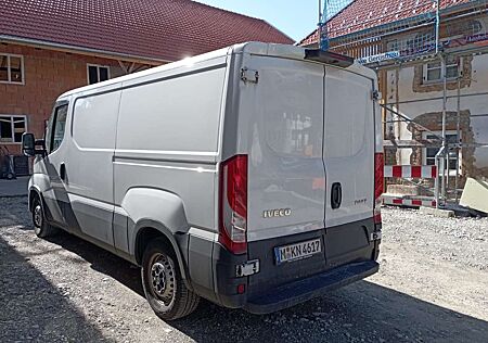 IVECO Daily 33 S 12 D