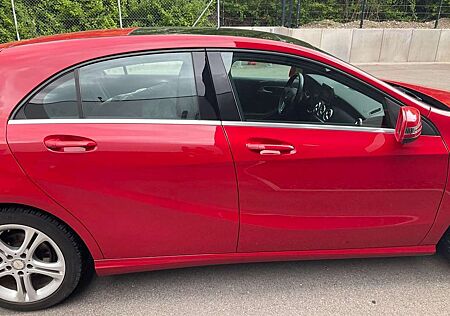 Mercedes-Benz A 180 (BlueEFFICIENCY) 7G-DCT Urban