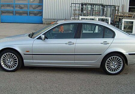 BMW 330 ix, super sauber, Anzeige lesen, 14850 netto