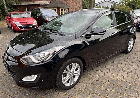 Hyundai i30 Style 1.6 TOP/TÜV NEU/8 FACH BEREIFT/NAVI/++