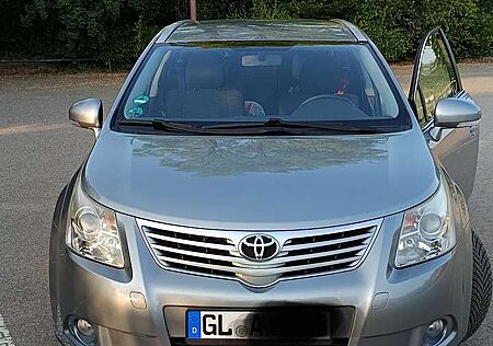 Toyota Avensis Combi 2.0 D-4D     TUV 10/26