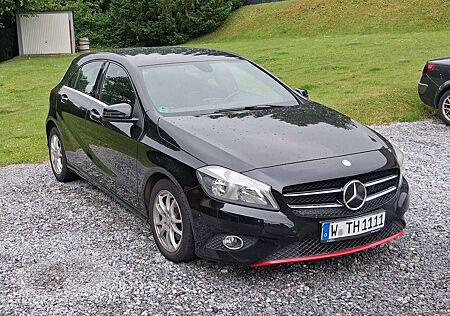 Mercedes-Benz A 180 (BlueEFFICIENCY) Style