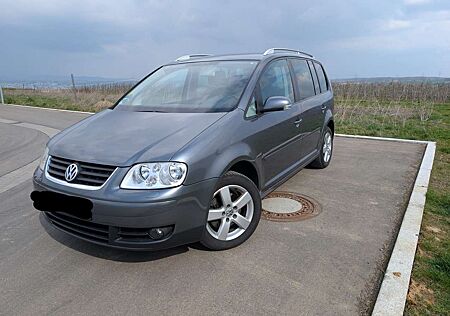 VW Touran Volkswagen 2.0 FSI Highline