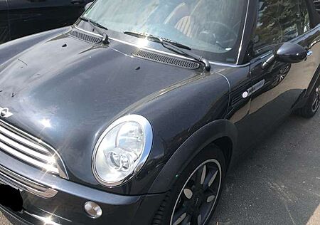 Mini Cooper Cabrio Sidewalk