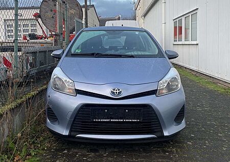 Toyota Yaris Hybrid Life