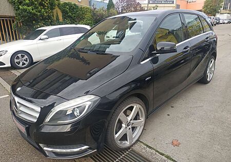 Mercedes-Benz B 200 (BlueEFFICIENCY) voll leder . LED