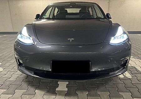 Tesla Model 3 Langstreckenbatt. Allradantrieb Dual Motor Perform
