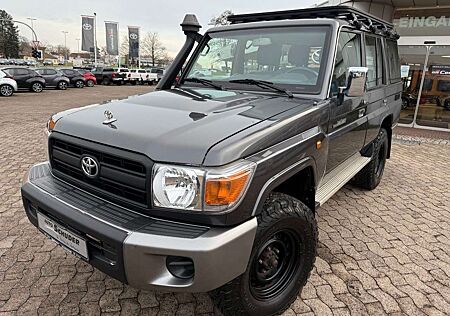 Toyota Land Cruiser GRJ76 LX V6