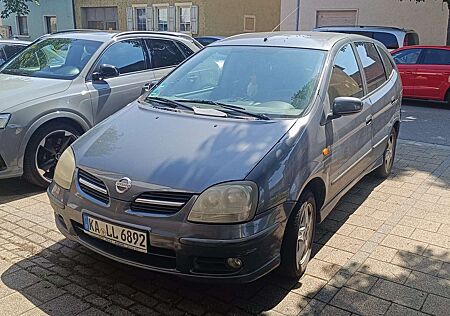 Nissan Almera Tino visia