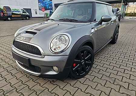 Mini Cooper S ,Leder Navi,Xenon,Pannoramadach,Alu,PDC,Sport