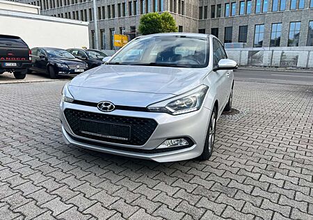 Hyundai i20 Basis Facelift/Spurhalte/PDC/TÜV /Service Neu