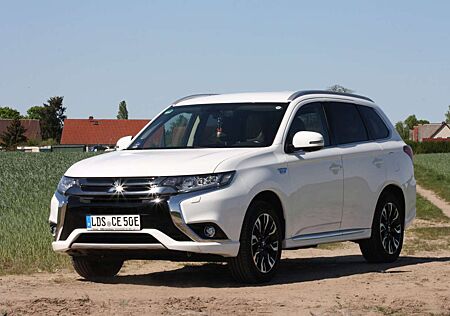 Mitsubishi Outlander 2.0 4WD Plug-In Hybrid mit neuer Batterie