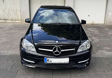 Mercedes-Benz C 200 C-Klasse CGI AMG Paket Top gepflegt !