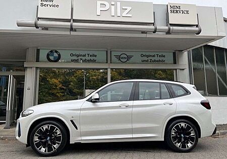 BMW iX3 Impressive / M-Paket / HuD / AHK / Panorama