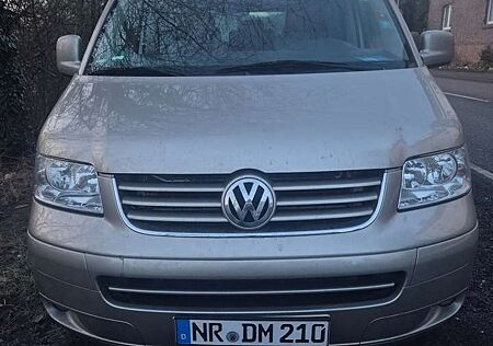 VW T5 Caravelle Volkswagen Caravelle TDI