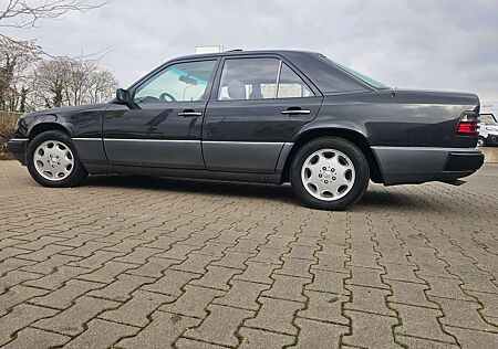 Mercedes-Benz E 230 Automatikgetriebe,SD,Alu,ZV,Servo,Tüv11/2026