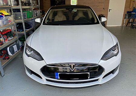 Tesla Model S 70D Allradantrieb