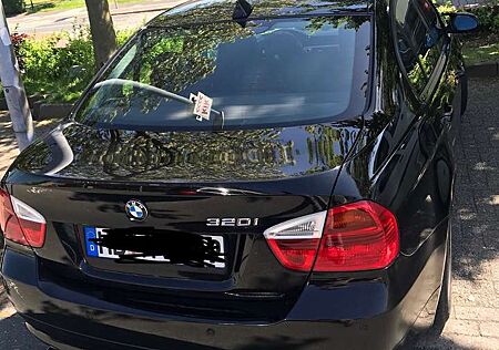 BMW 320i 320