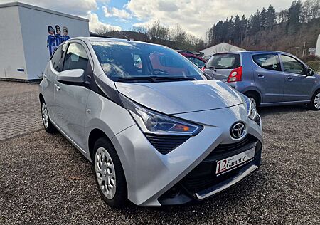 Toyota Aygo x-play-AUTOMATIK-NAVI-RÜCKFAHRKAMERA-SCHECKHEFT