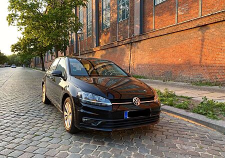 VW Golf Volkswagen 1.0 TSI (BlueMotion Technology) Trendline