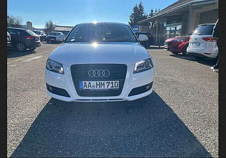 Audi A3 1.6 Ambiente *Xenon*/ *SHZ* / *ALU*