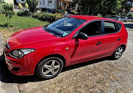 Hyundai i30 1.6 CRDi Classic KLIMA AHK TÜV 03.2027