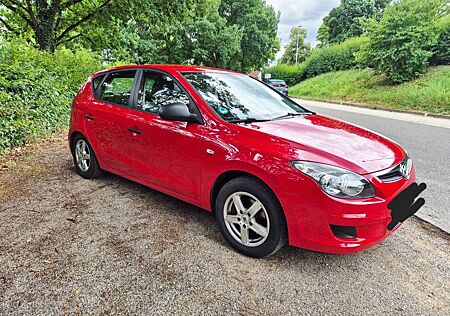 Hyundai i30 1.6 CRDi Classic KLIMA AHK TÜV 03.2027