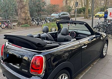 Mini Cooper Cabrio Automatik Schwarz