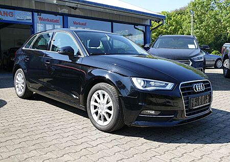 Audi A3 Sportback Attraction+STHZ+KLIMAAUTO+++