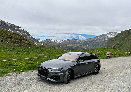 Audi RS4 Avant quattro tiptronic